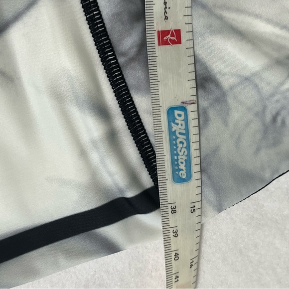 Gorgeous white and black specialty Boutique leggings for running, running pants - Picture 5 of 6